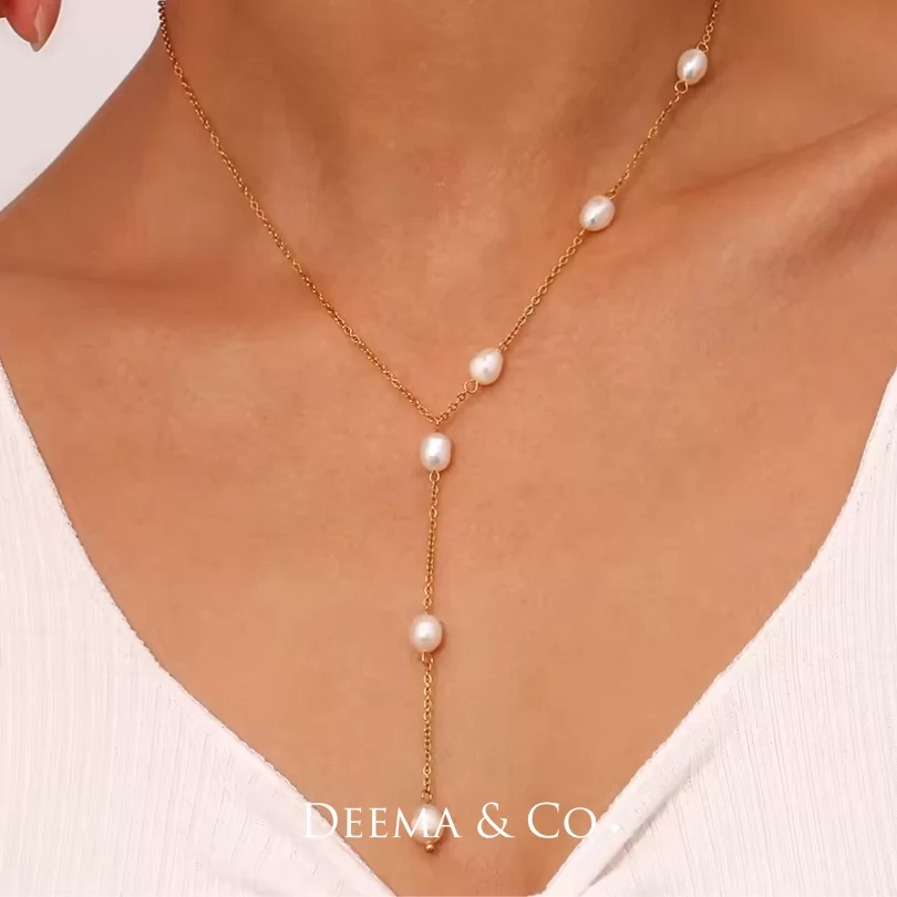 Minaki Lariat Pearl Necklace Model