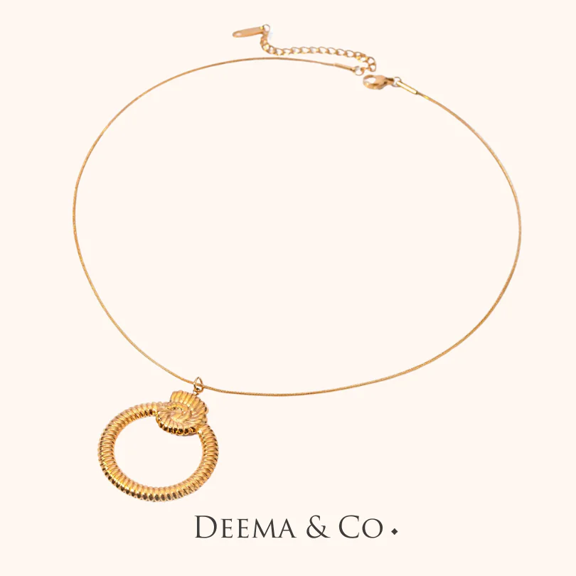 Sweatproof Water Safe Vacation Jewellery Stainless Steel PVD Plating Dainty Chain with Bold Statement Shell Pendant Necklace for Layering