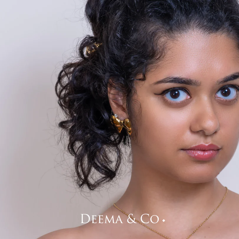 Ruban statement earrings model2