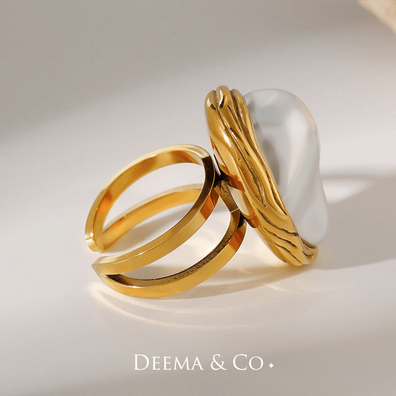 METTE BAROQUE PEARL STATEMENT RING - Flatlay Back